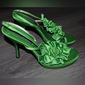 Nina Emerald Green Satin Heels Ruffle Strappy Slingback Evening Shoes size 8 1/2